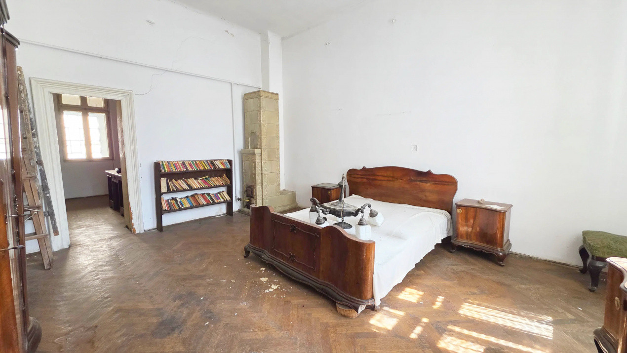 Uranus - O casă cu povești de scris, nu doar pereți de renovat!