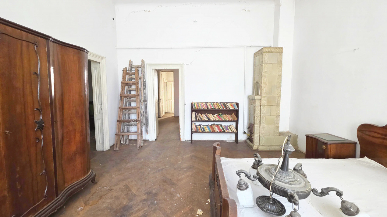 Uranus - O casă cu povești de scris, nu doar pereți de renovat!