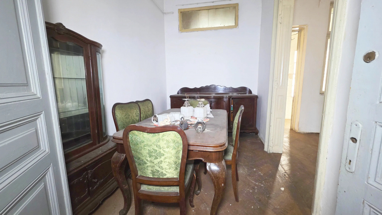Uranus - O casă cu povești de scris, nu doar pereți de renovat!