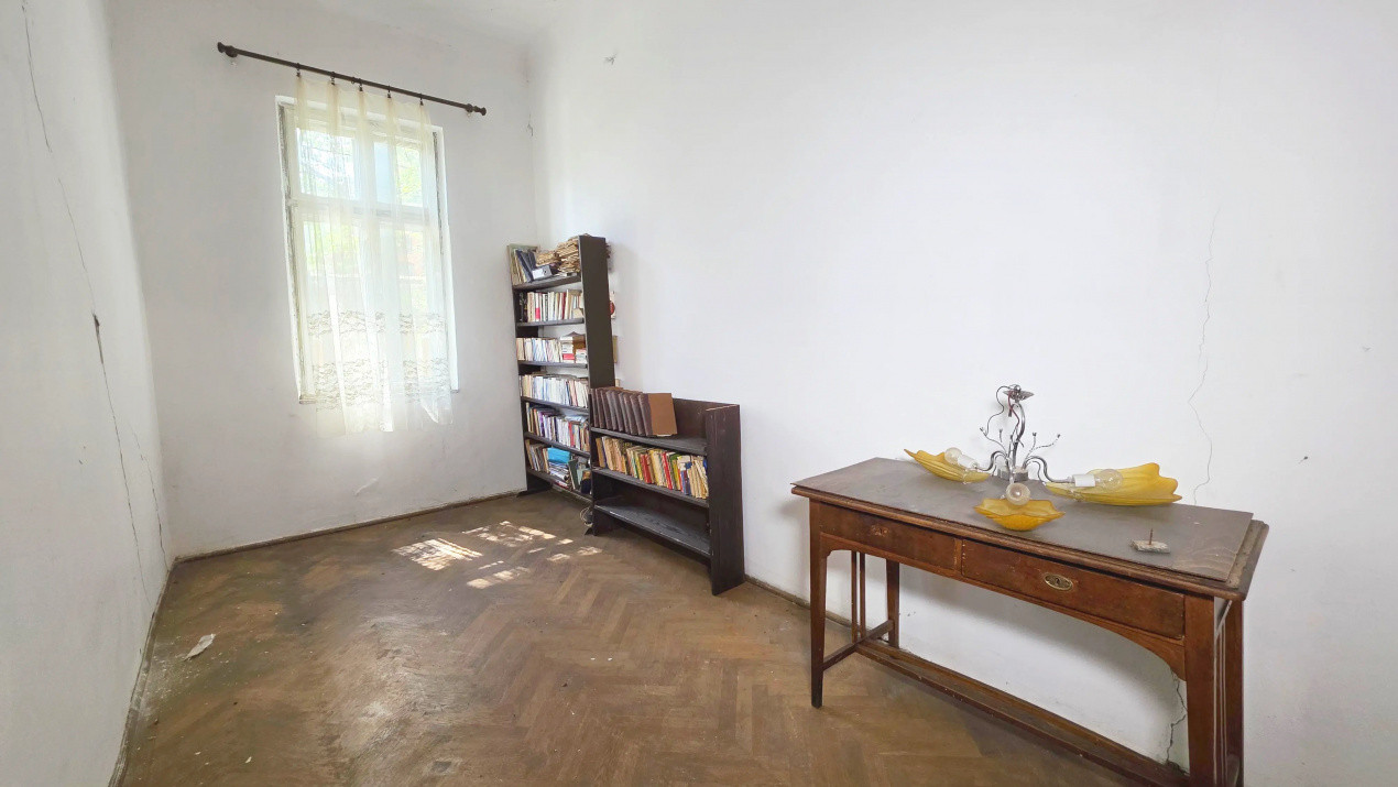 Uranus - O casă cu povești de scris, nu doar pereți de renovat!
