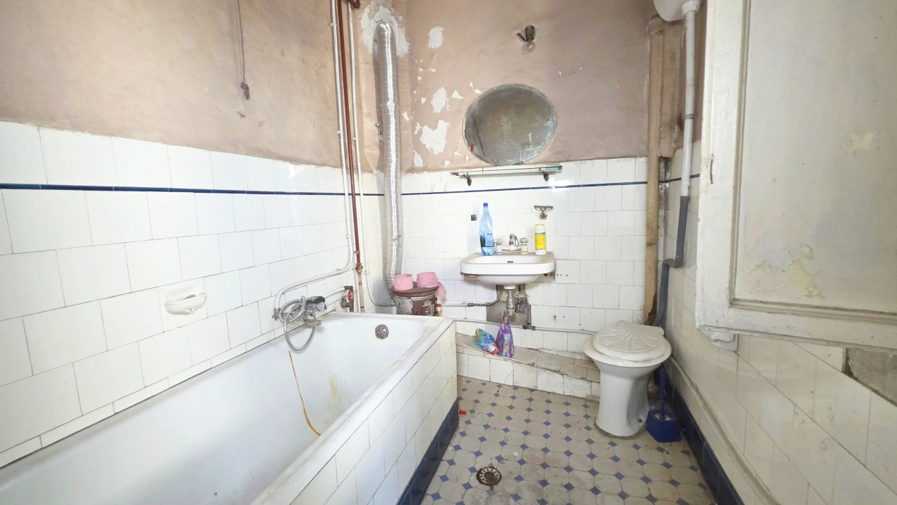 Uranus - O casă cu povești de scris, nu doar pereți de renovat!