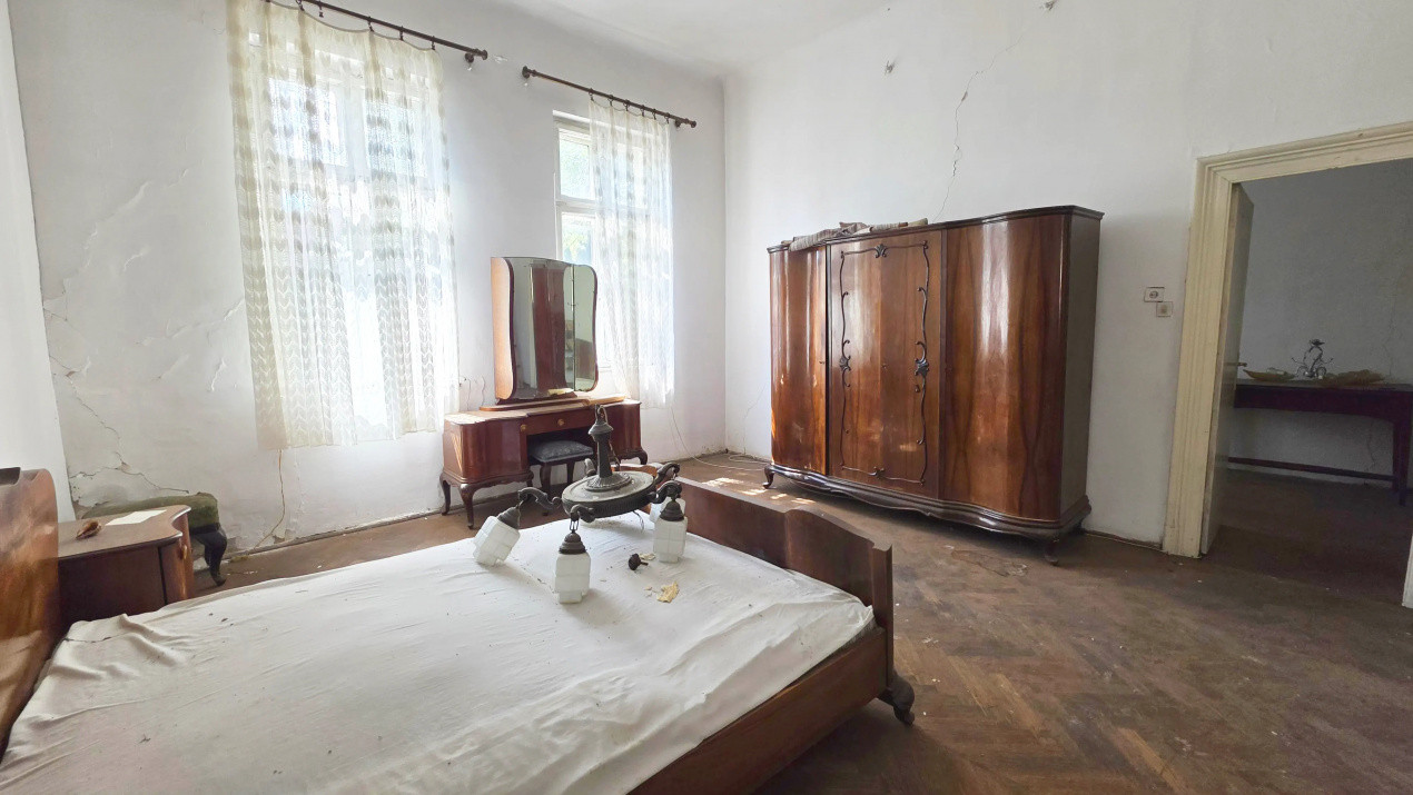 Uranus - O casă cu povești de scris, nu doar pereți de renovat!