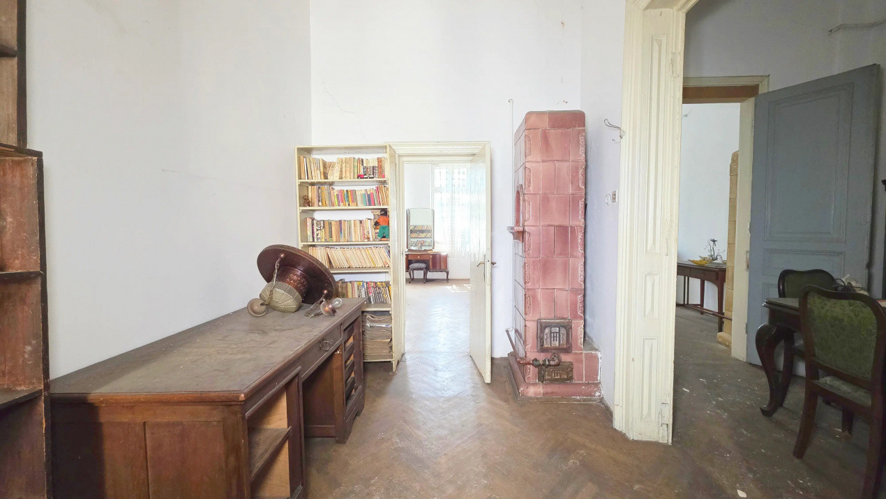 Uranus - O casă cu povești de scris, nu doar pereți de renovat!