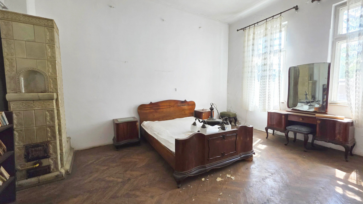 Uranus - O casă cu povești de scris, nu doar pereți de renovat!