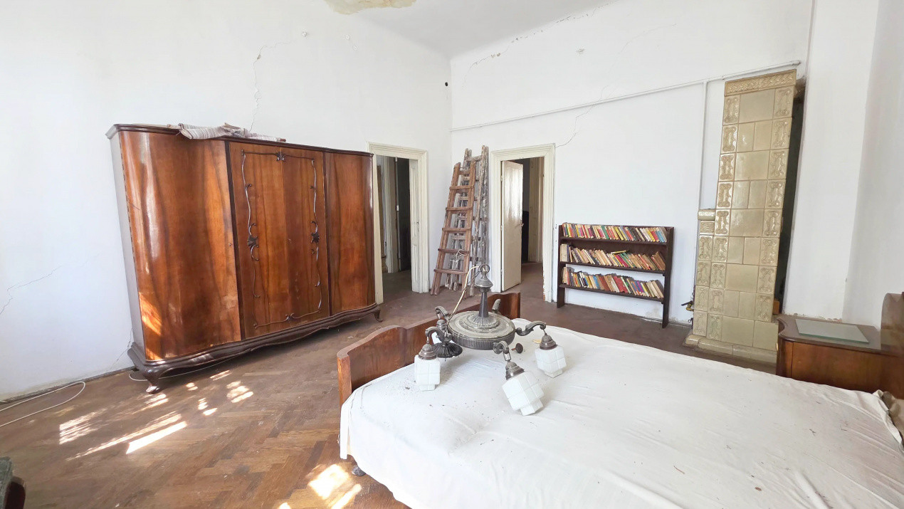 Uranus - O casă cu povești de scris, nu doar pereți de renovat!