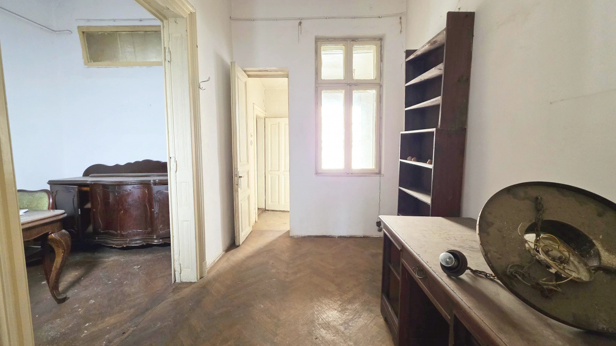 Uranus - O casă cu povești de scris, nu doar pereți de renovat!