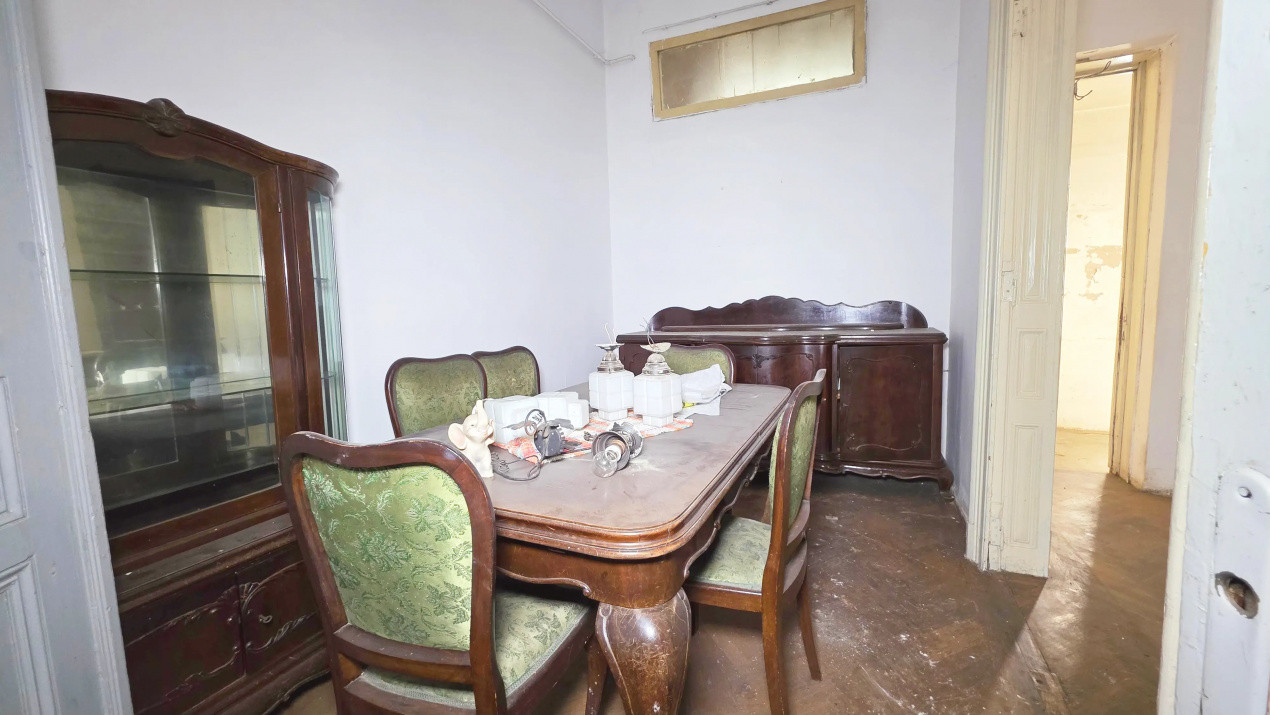 Uranus - O casă cu povești de scris, nu doar pereți de renovat!
