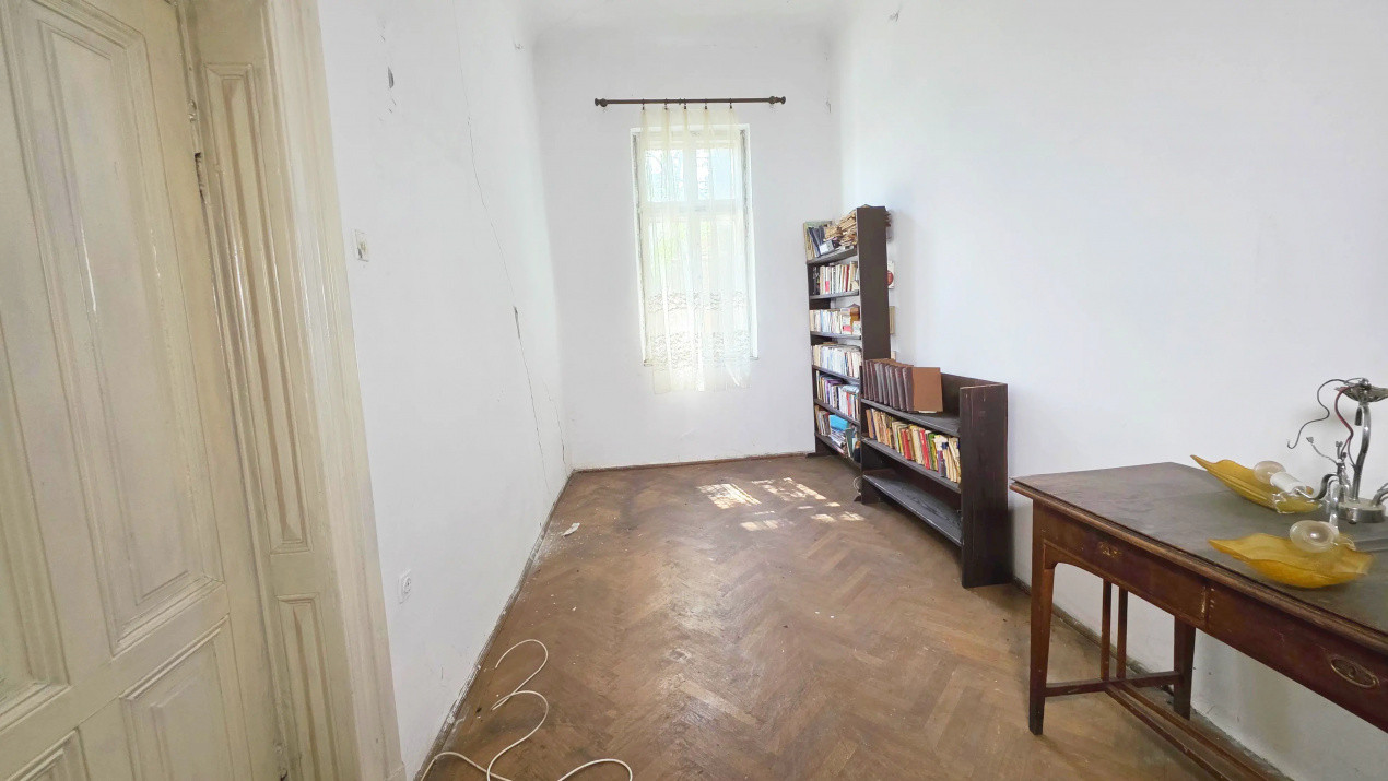 Uranus - O casă cu povești de scris, nu doar pereți de renovat!