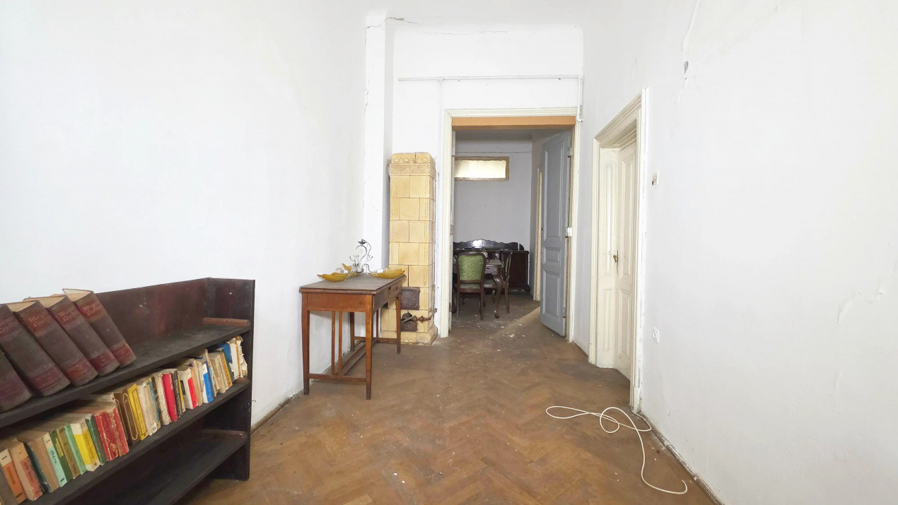 Uranus - O casă cu povești de scris, nu doar pereți de renovat!