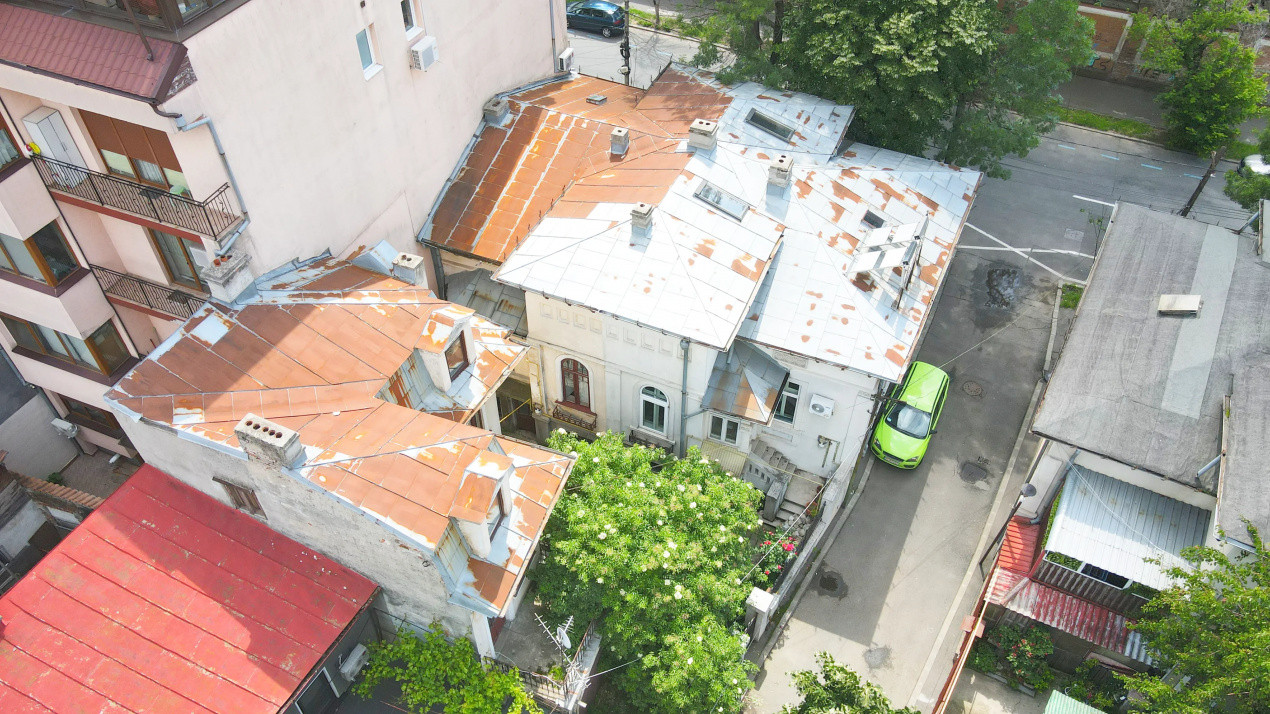 Uranus - O casă cu povești de scris, nu doar pereți de renovat!