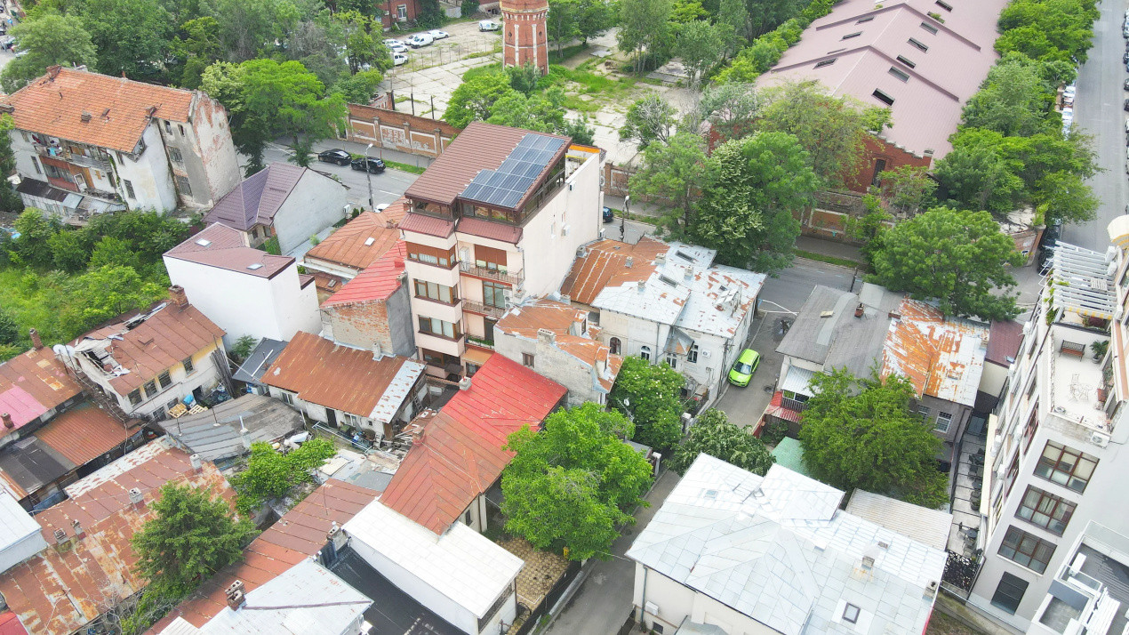 Uranus - O casă cu povești de scris, nu doar pereți de renovat!