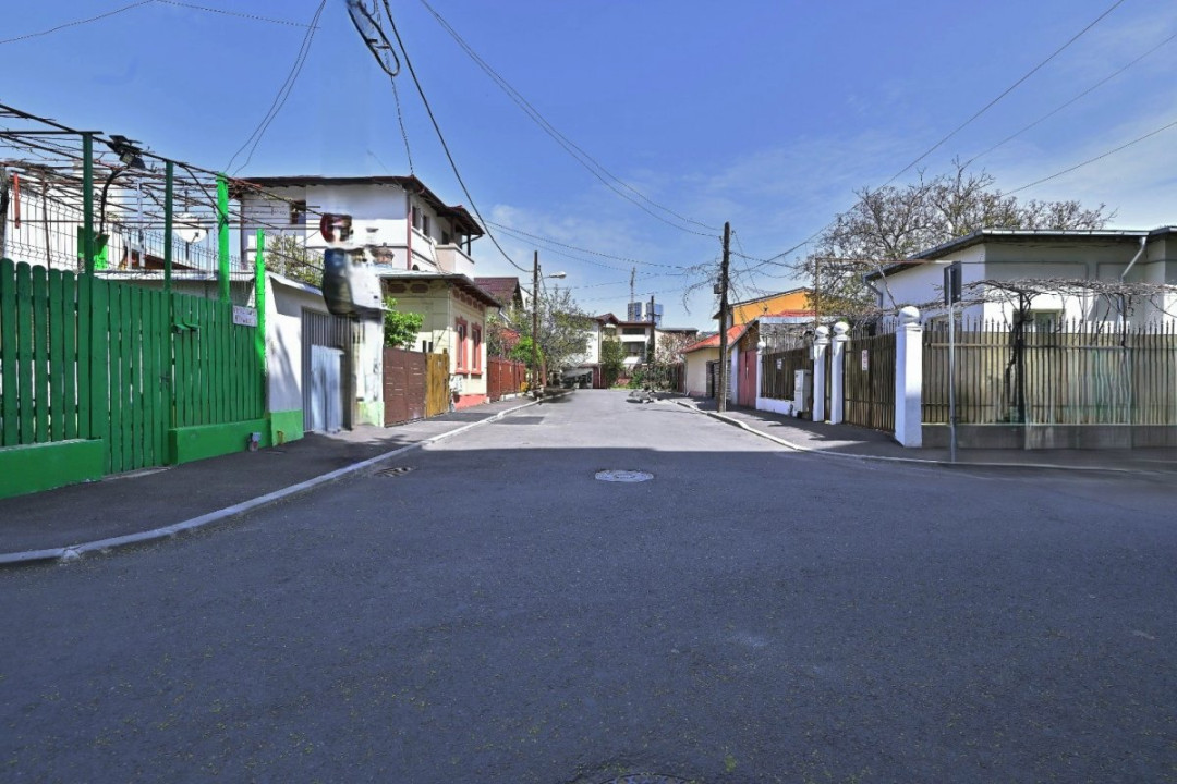 Teren cu Aut. Constr. 2025, zona Ion Mihalache - Intrarea Alpinistilor, nr 6-8, ideal constructie casa