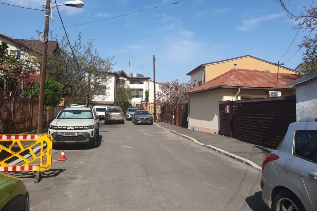 Teren cu Aut. Constr. 2025, zona Ion Mihalache - Intrarea Alpinistilor, nr 6-8, ideal constructie casa