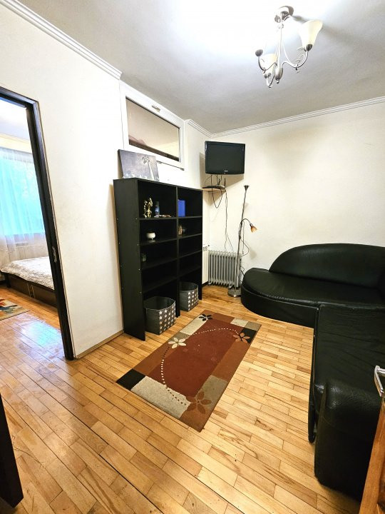 De vanzare 2 camere(cu gradina) - Iuliu Maniu vis-a-vis de Petrom