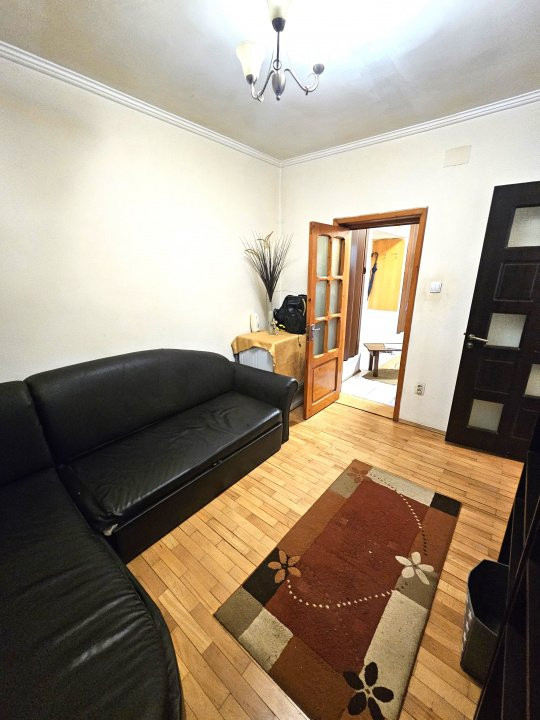 De vanzare 2 camere(cu gradina) - Iuliu Maniu vis-a-vis de Petrom
