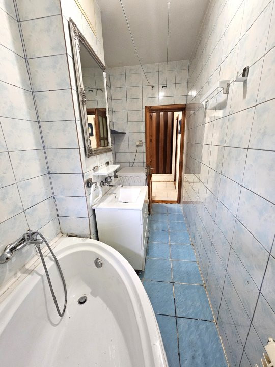 De vanzare 2 camere(cu gradina) - Iuliu Maniu vis-a-vis de Petrom