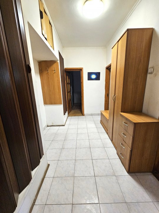 De vanzare 2 camere(cu gradina) - Iuliu Maniu vis-a-vis de Petrom