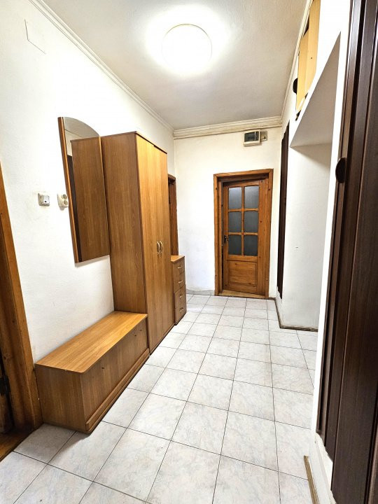 De vanzare 2 camere(cu gradina) - Iuliu Maniu vis-a-vis de Petrom