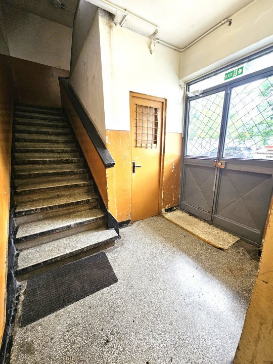 De vanzare 2 camere(cu gradina) - Iuliu Maniu vis-a-vis de Petrom