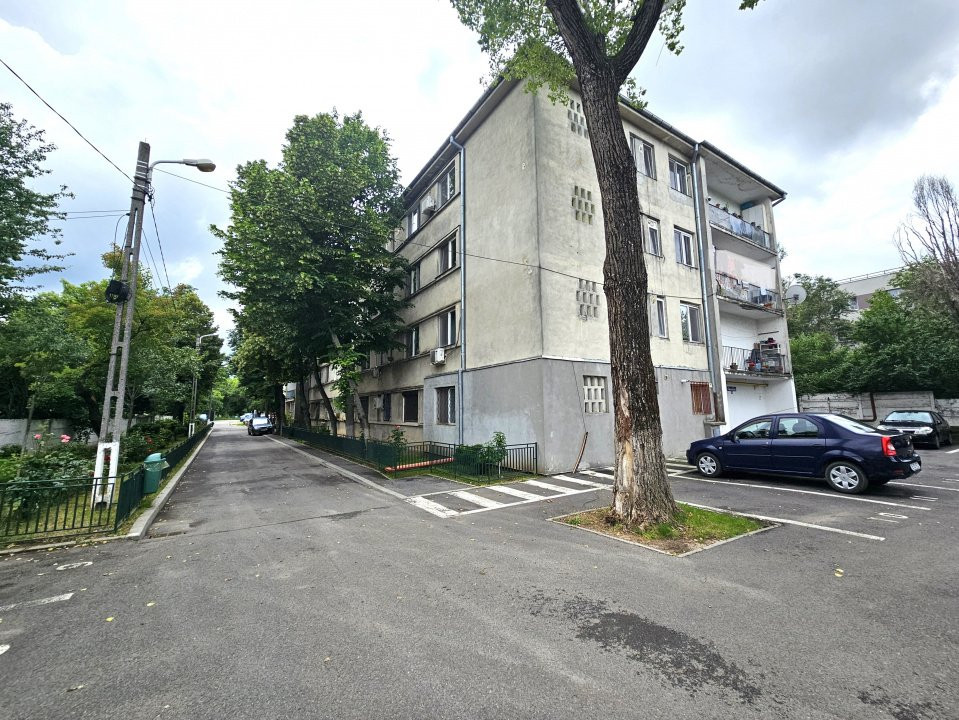 De vanzare 2 camere(cu gradina) - Iuliu Maniu vis-a-vis de Petrom