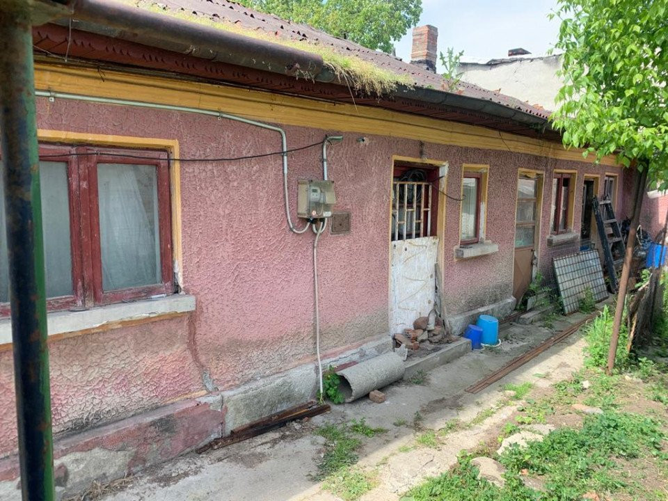 Teren intravilan de 152 mp. cu casa demolabila in sect. 6- str. Cetatea Ciceului