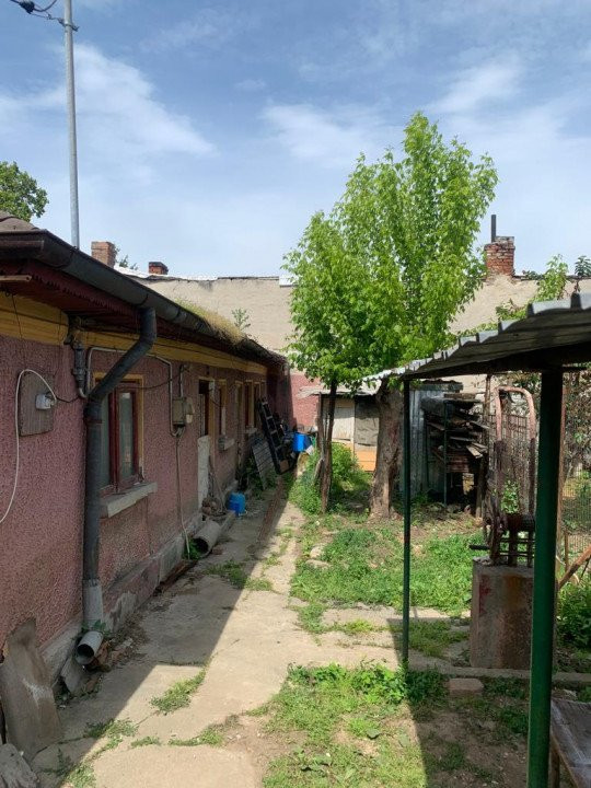 Teren intravilan de 152 mp. cu casa demolabila in sect. 6- str. Cetatea Ciceului
