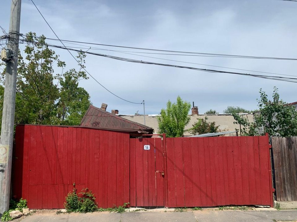 Teren intravilan de 152 mp. cu casa demolabila in sect. 6- str. Cetatea Ciceului
