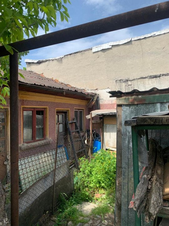 Teren constructii de 152 mp. cu casa demolabila in sect.6- str. Cetatea Ciceului