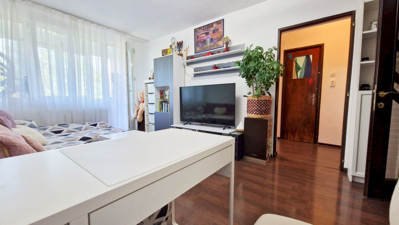 Apartament cu 2 camere și balcon însorit în Alexandru Obregia!