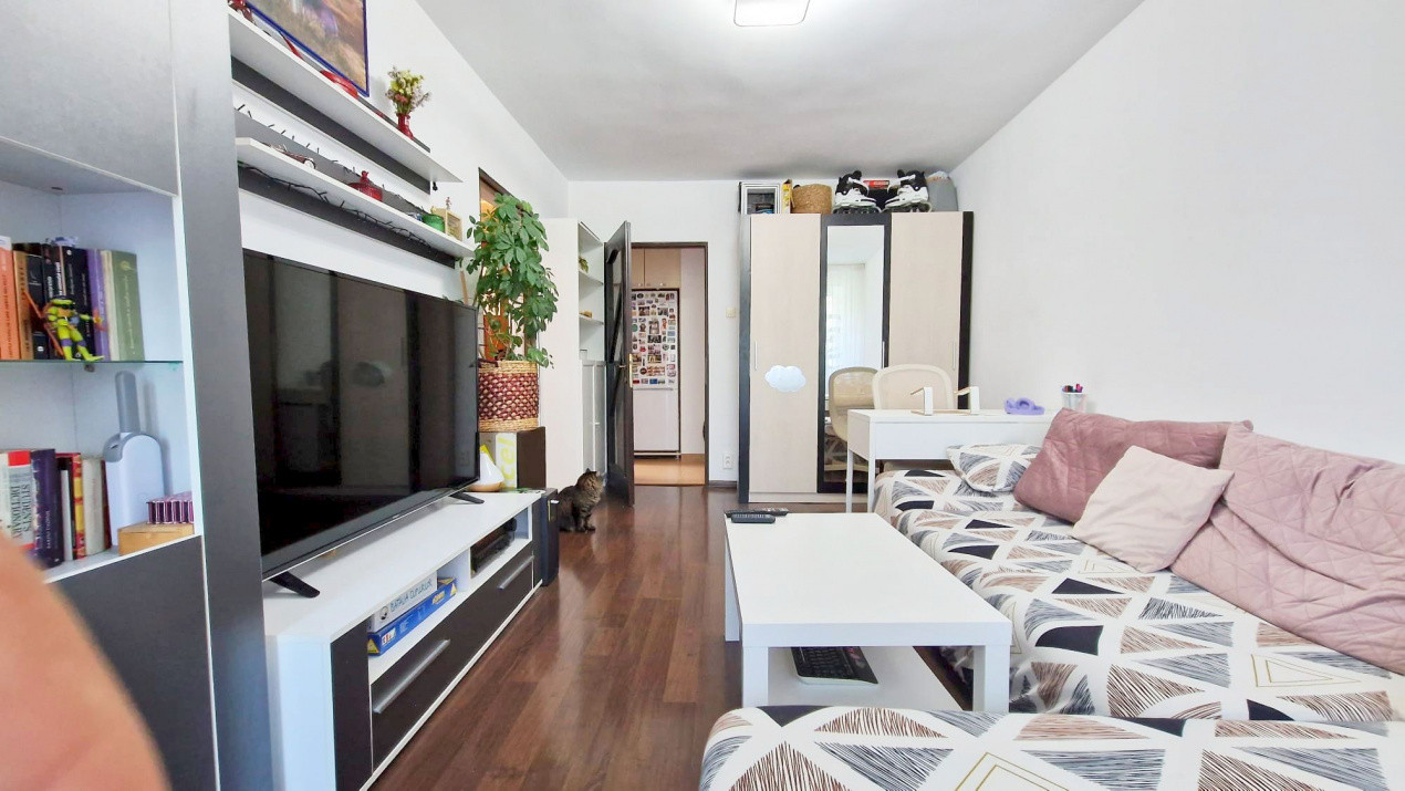 Apartament cu 2 camere și balcon însorit în Alexandru Obregia!