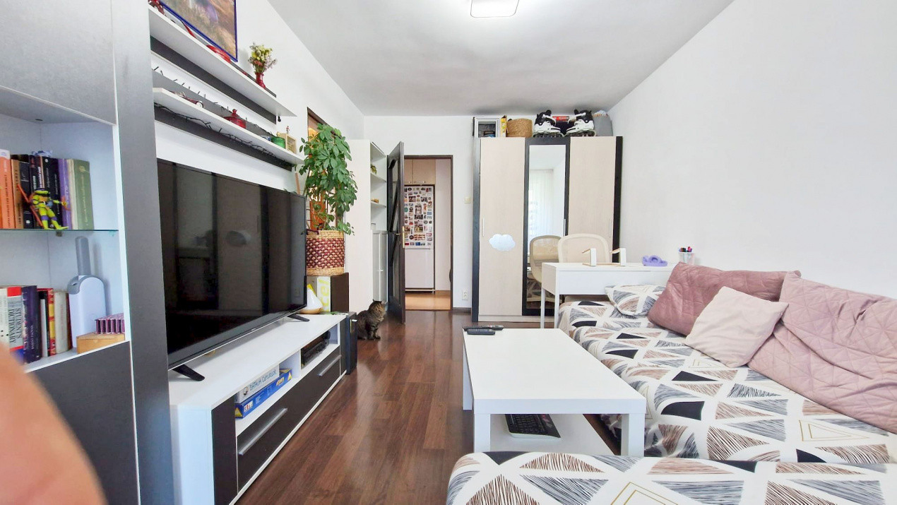 Apartament cu 2 camere și balcon însorit în Alexandru Obregia!