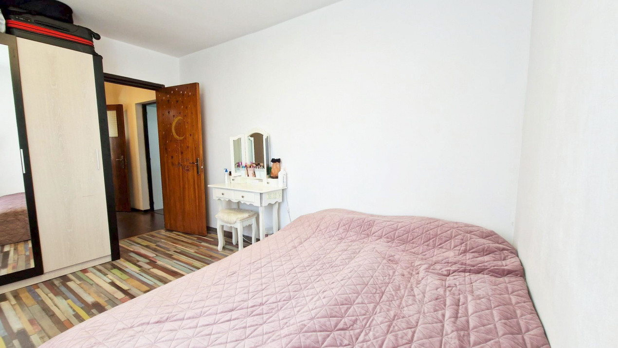Apartament cu 2 camere și balcon însorit în Alexandru Obregia!