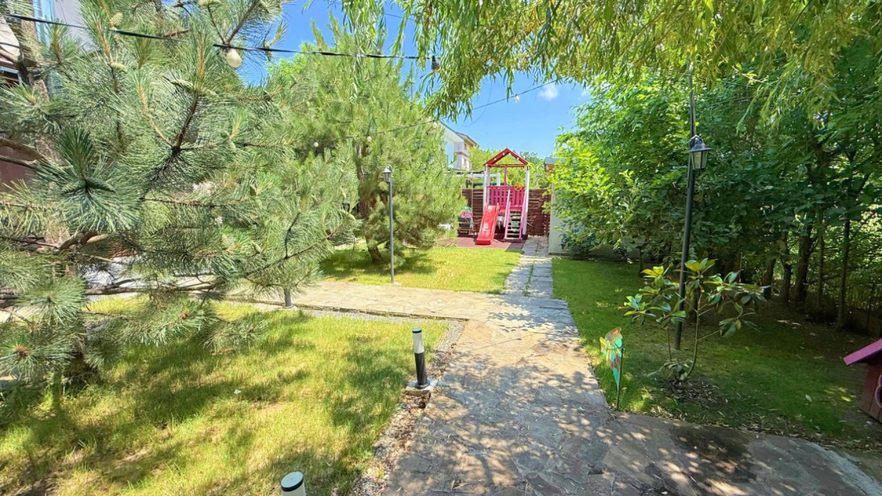 Casa individuala cu grădină superbă,P+1M, 158 mp, teren 468mp, 2017