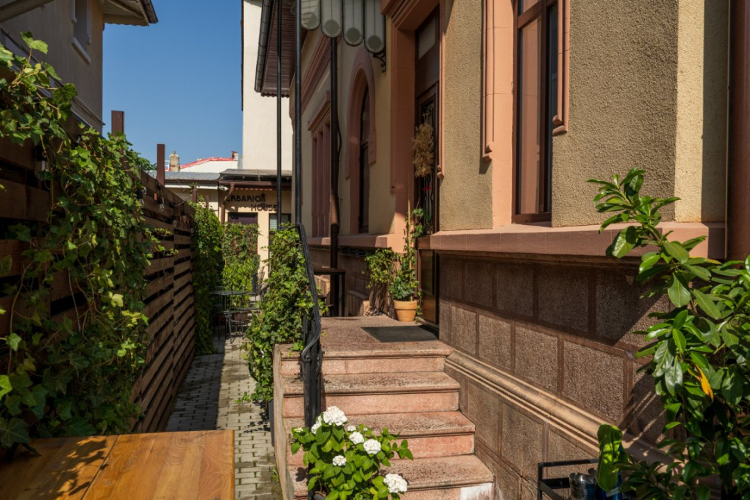 Afacere la Cheie ! Camere in regim hotelier+restaurant / profit bun !