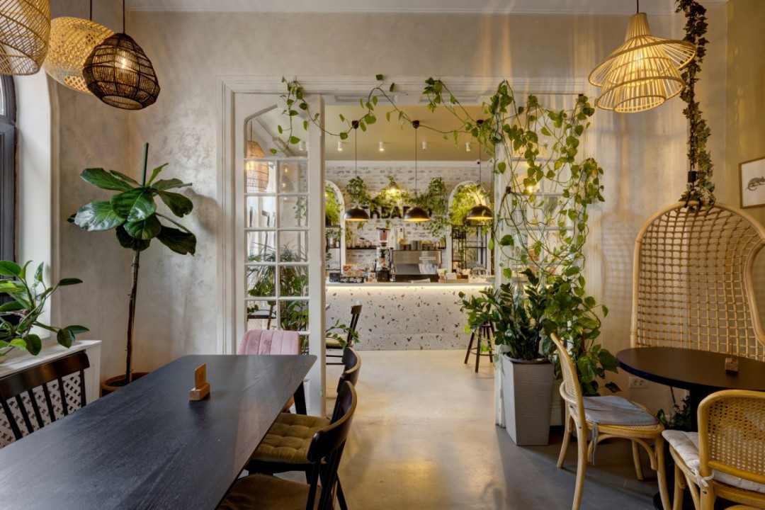 Afacere la Cheie ! Camere in regim hotelier+restaurant / profit bun !