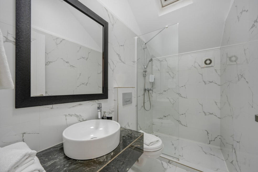 Afacere la Cheie ! Camere in regim hotelier+restaurant / profit bun !