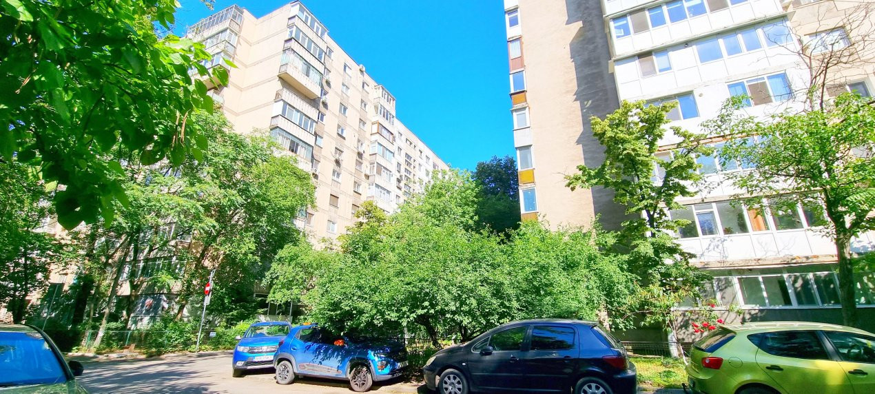 Ap decomandat cu 2 camere la Lujerului, renovat si partial mobilat!