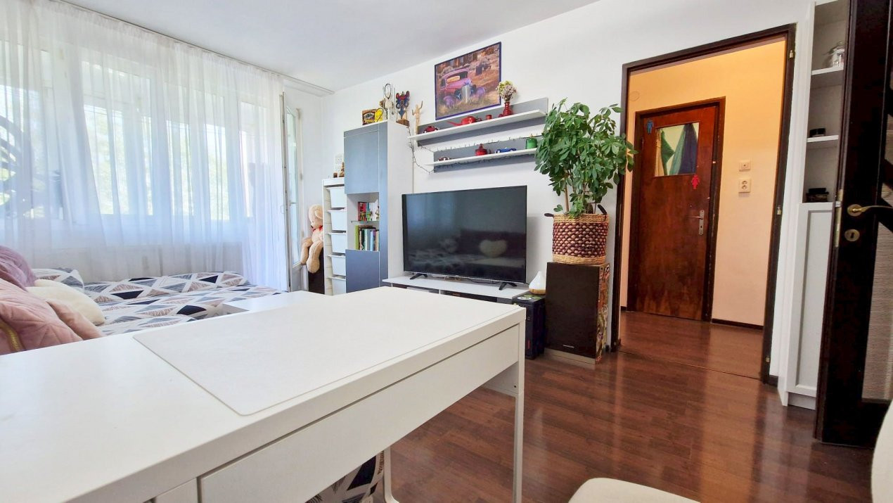 Apartament cu 2 camere și balcon însorit în Alexandru Obregia!