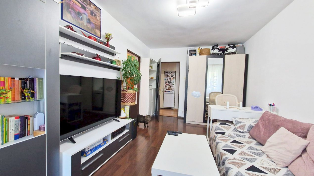 Apartament cu 2 camere și balcon însorit în Alexandru Obregia!