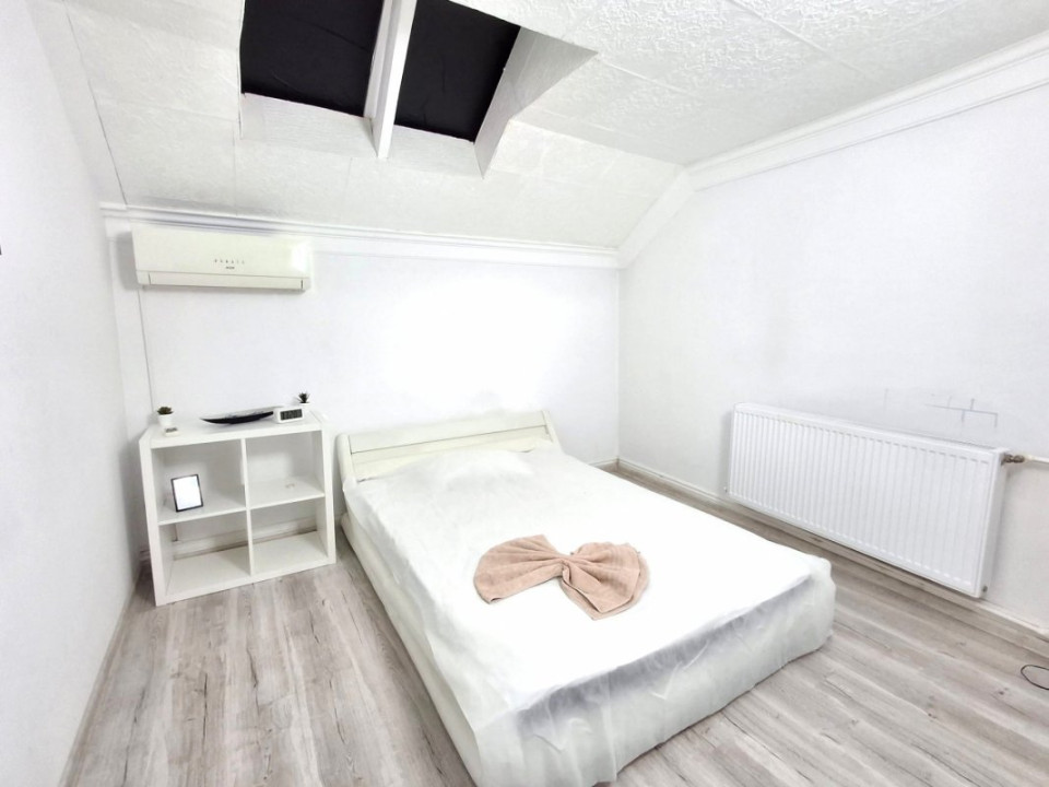 De Vanzare  Casa si Spatiu Comercial  zona Piata Unirii