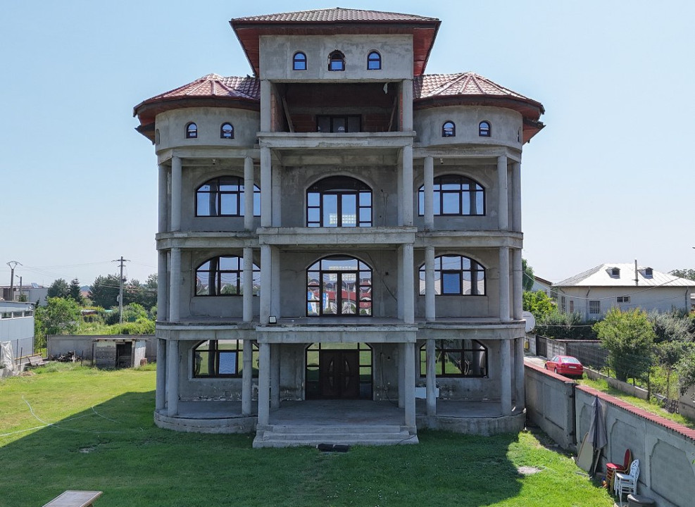 1 DECEMBRIE CASA P+2E+M LOT 1900 MP 