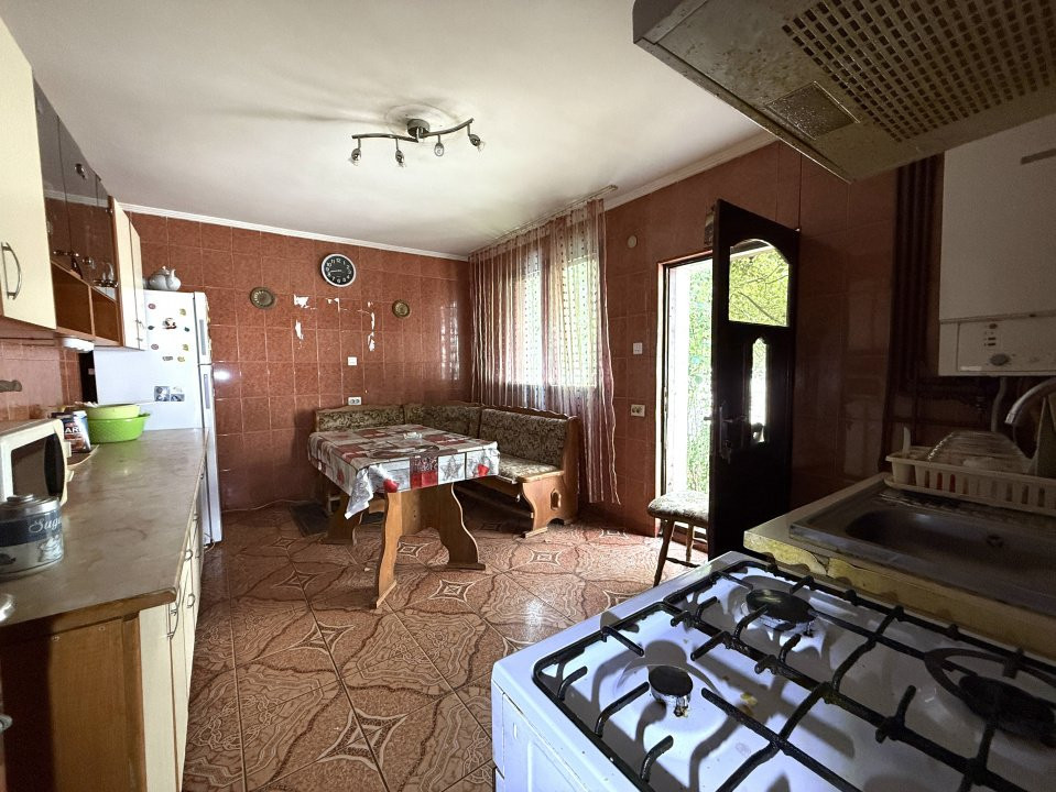 Casă solidă pe colț, 240 mpu, terasă, curte și utilități full | Pantelimon