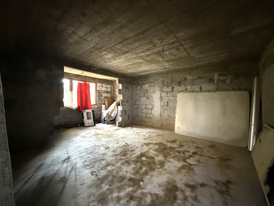 Casă solidă pe colț, 240 mpu, terasă, curte și utilități full | Pantelimon