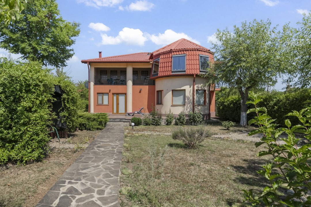 Casa cu buncar antiatomic si livada de 1000mp