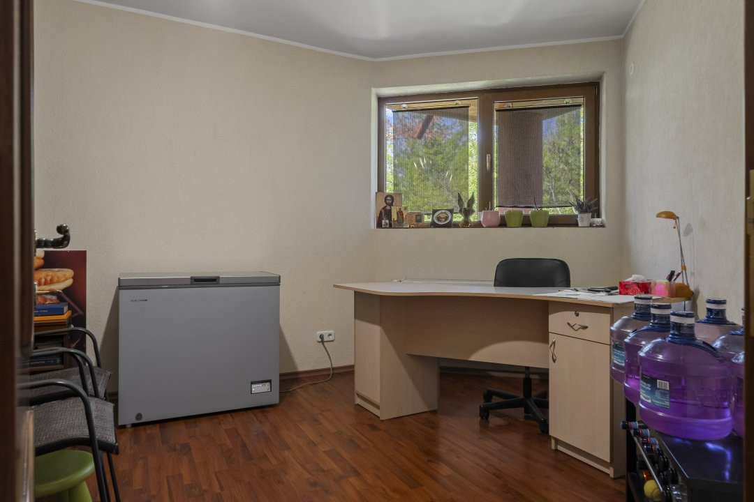 Casa cu buncar antiatomic si livada de 1000mp