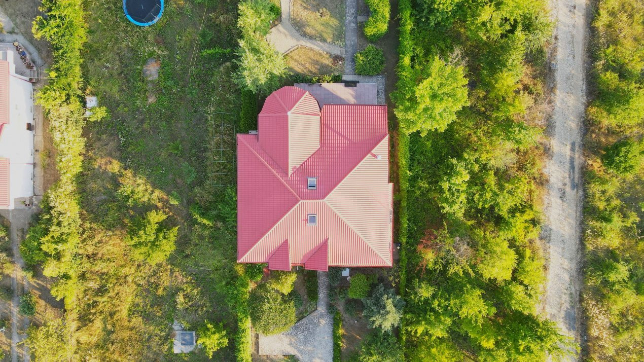 Casa cu buncar antiatomic si livada de 1000mp