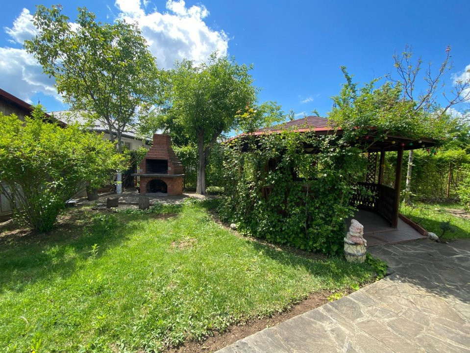 Casa cu livada si teren de 1935 mp
