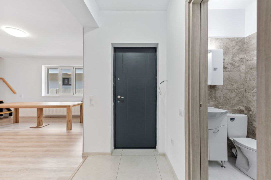 Vila noua, 5 dormitoare, 3 bai, teren 380 mp. Pret excelent