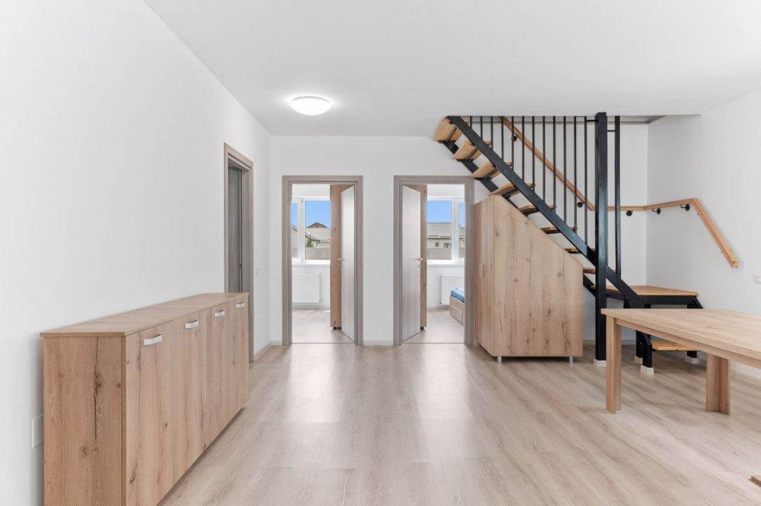 Vila noua, 5 dormitoare, 3 bai, teren 380 mp. Pret excelent