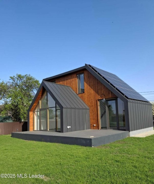 Eco si Modern - Casa de vanzare in Ciofliceni